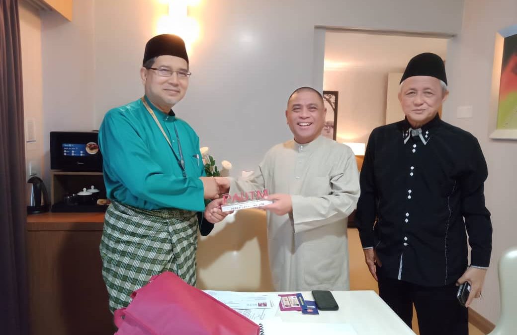 KUNJUNGAN HORMAT KEPADA MENTERI BESAR PERAK